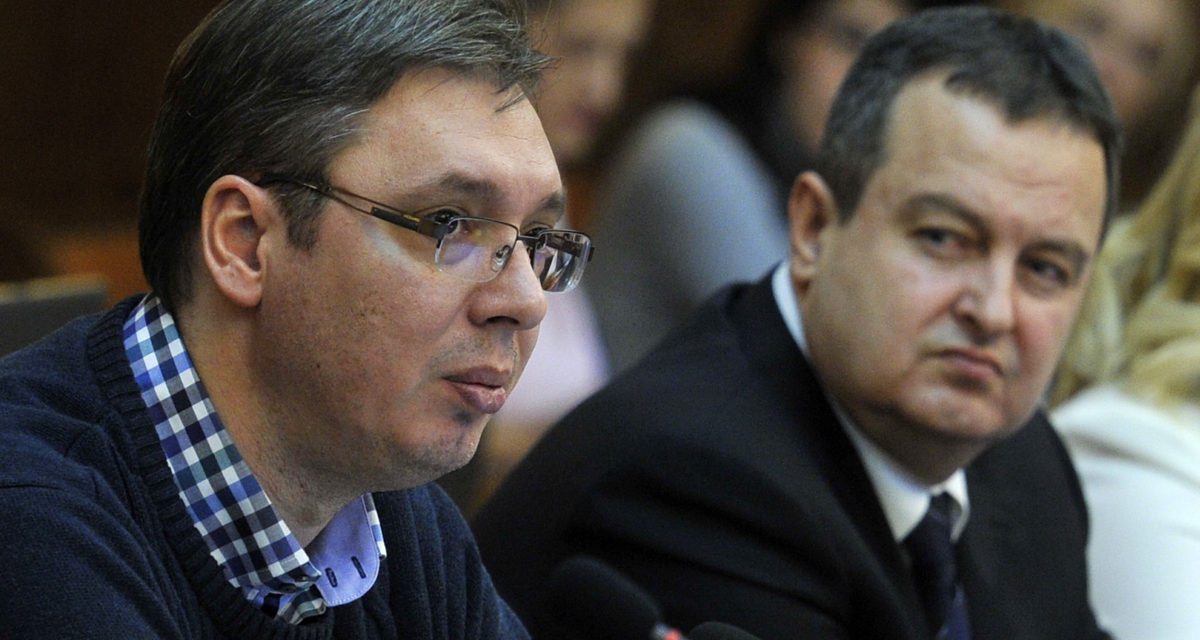 Beperelte Vučičot és Dačićot a kilencvenes években történtekért