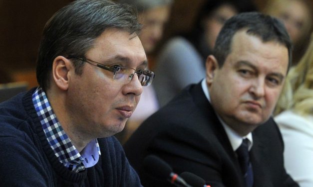 Beperelte Vučičot és Dačićot a kilencvenes években történtekért
