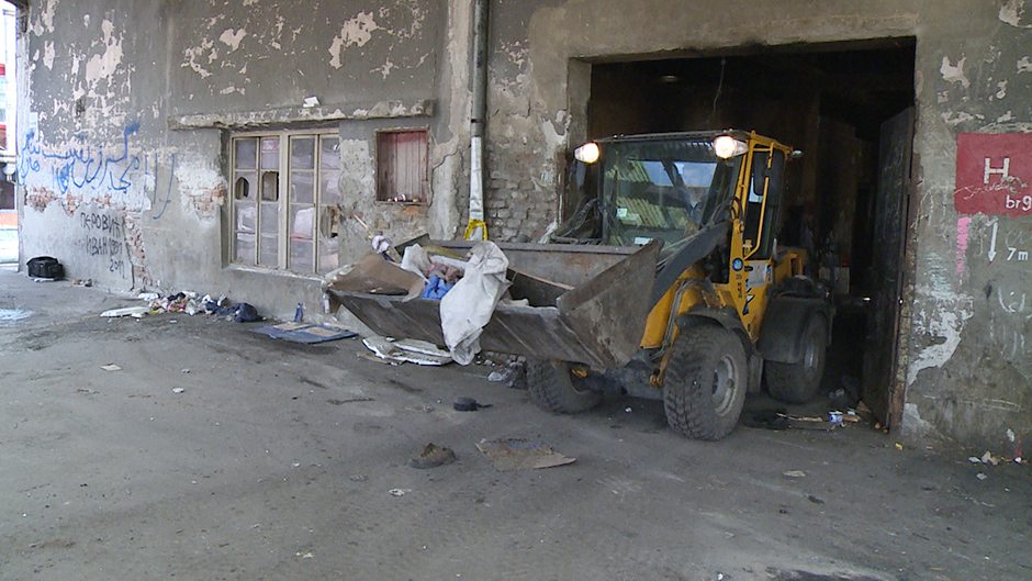 <span class="entry-title-primary">Kirakták Belgrád központjából a menekülteket</span> <span class="entry-subtitle">Lebontják a belgrádi központi autóbuszállomás közelében lévő barakkokat</span>