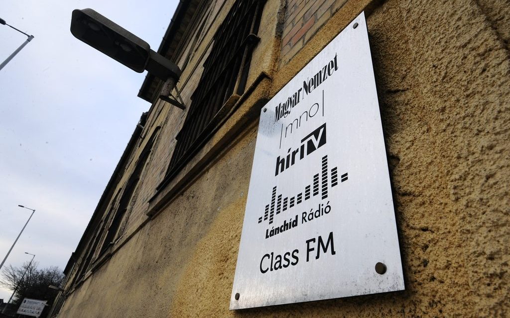 <span class="entry-title-primary">Halmozza a veszteségeket Simicska Lajos médiabirodalma</span> <span class="entry-subtitle">771 millió forintos veszteség a Hír Tv-nél, 762 millió a Magyar Nemzetnél, de a Heti Válasz és a Lánchíd Rádió is deficites</span>