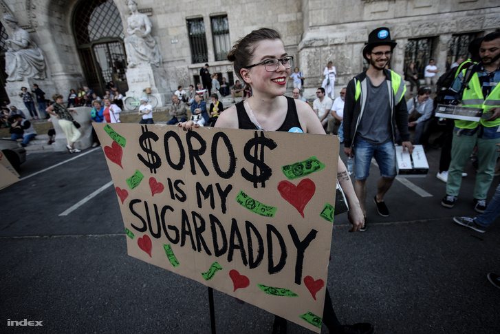 <span class="entry-title-primary">Álláshirdetésben keresnek új kormányt (ÉLŐ KÖZVETÍTÉSSEL)</span> <span class="entry-subtitle">„A lopás, akkor is lopás, ha törvénybe foglalják” – hangzott el a budapesti tüntetésen</span>