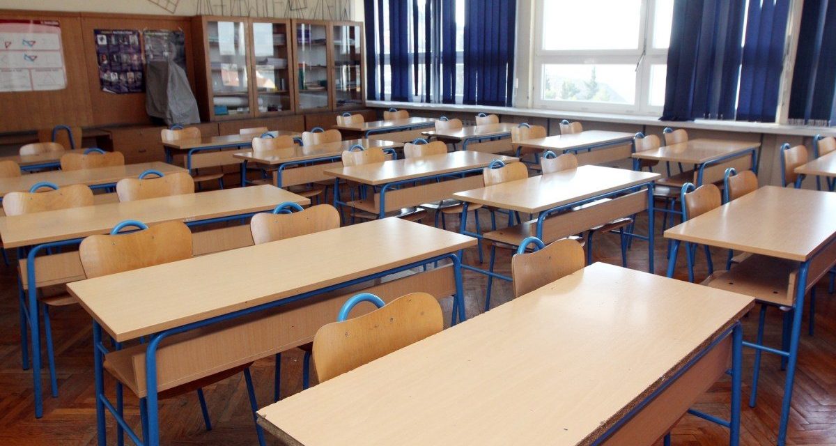 Melyik magyar tannyelvű szakokat nem hagyta jóvá a minisztérium?