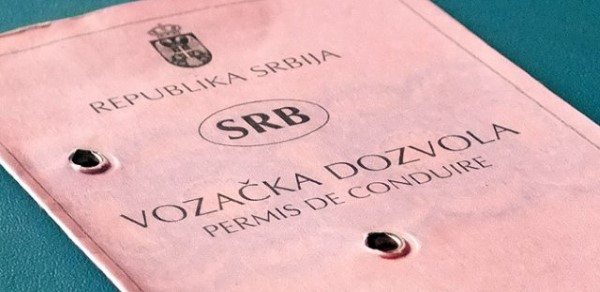 Papíralapú a jogosítványa? 1600 dinár lesz…