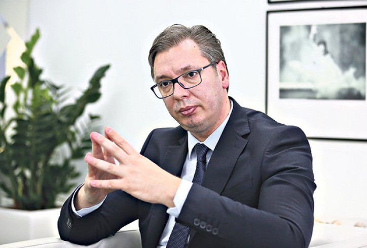 Vučić – három az egyben