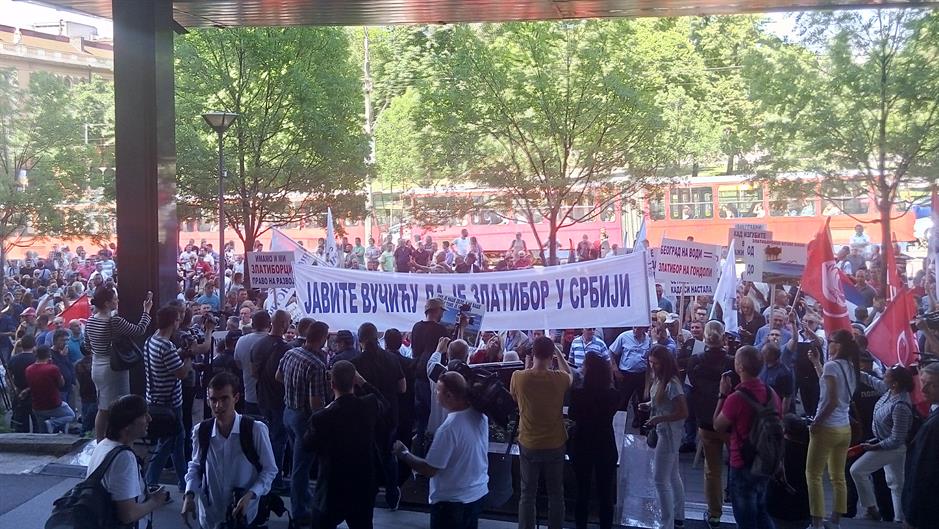 A kormány előtt tiltakoztak a zlatiboriak