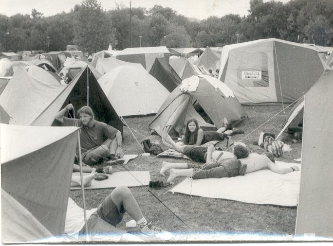 <span class="entry-title-primary">Szigeti históriák (1996/2)</span> <span class="entry-subtitle">Ezeregy fesztiváléj legszebb meséi</span>