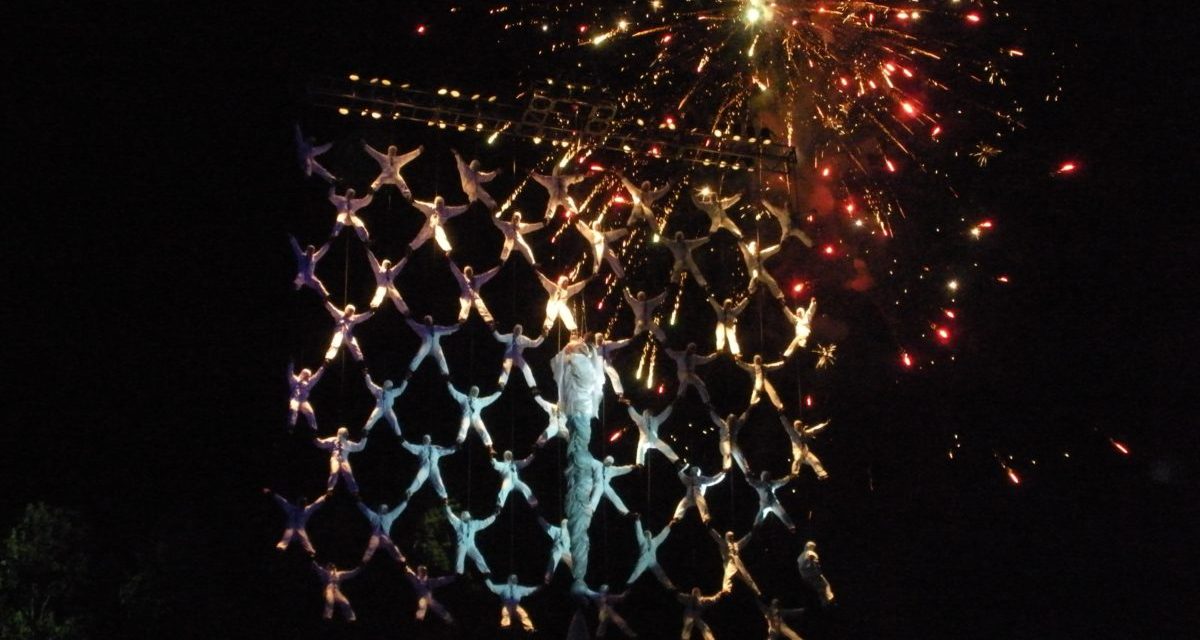 <span class="entry-title-primary">Szigeti históriák (2009/9)</span> <span class="entry-subtitle">Ezeregy fesztiváléj legszebb meséi</span>