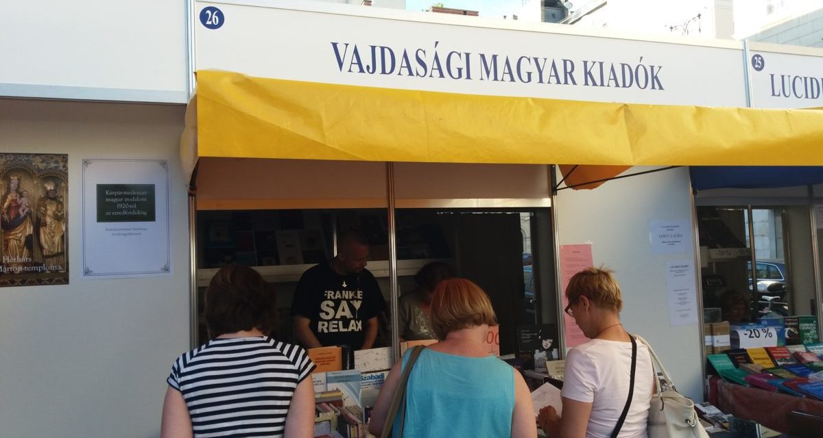 <span class="entry-title-primary">Moldova György a szemére húzza sapkáját (KÉPGALÉRIÁVAL ÉS VIDEÓVAL)</span> <span class="entry-subtitle">A megtorlásirodalom és a valóság, avagy megnyílt a nyolcvannyolcadik Ünnepi Könyvhét</span>