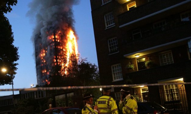 Egy 24 emeletes lakóépület gyulladt ki Londonban, halálos áldozatok is vannak