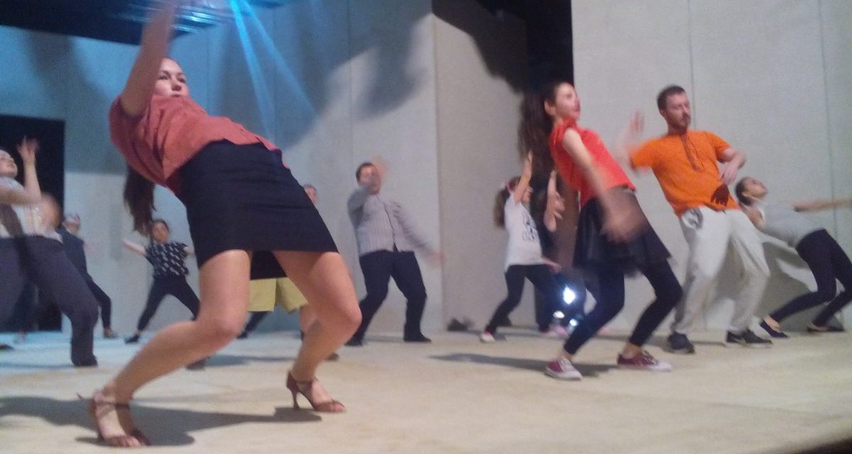 <span class="entry-title-primary">A kislány és az oroszlánok (bemutató)</span> <span class="entry-subtitle">Újvidék, Újvidéki Színház, június 11. – Kezdés: 19.00</span>