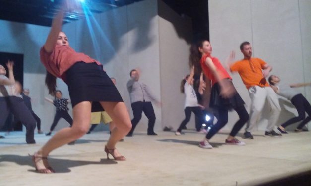 <span class="entry-title-primary">A kislány és az oroszlánok (bemutató)</span> <span class="entry-subtitle">Újvidék, Újvidéki Színház, június 11. – Kezdés: 19.00</span>