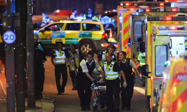 Londoni merénylet: Folytatódnak a házkutatások, a rendőrség tudja az elkövetők kilétét