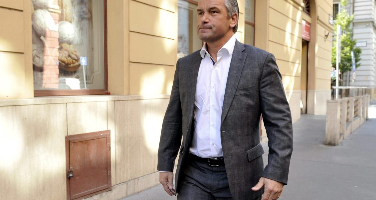 <span class="entry-title-primary">Bernd Storck vezeklése</span> <span class="entry-subtitle">A szövetségi kapitány fizeti a következő két hazai vb-selejtezőn azoknak a szurkolóknak a jegyét, akik a helyszínen tekintették meg az andorrai mérkőzést</span>