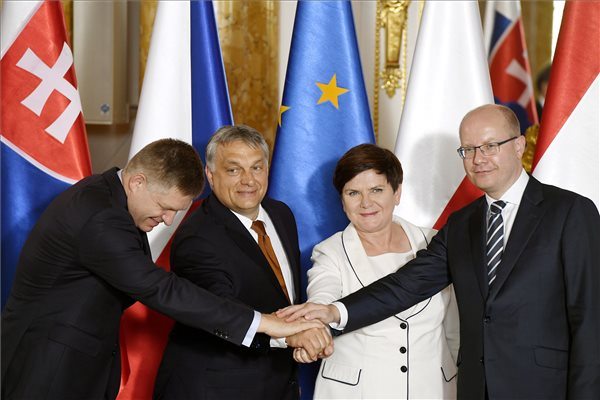 Magyarország vette át a V4-ek elnökségi posztját