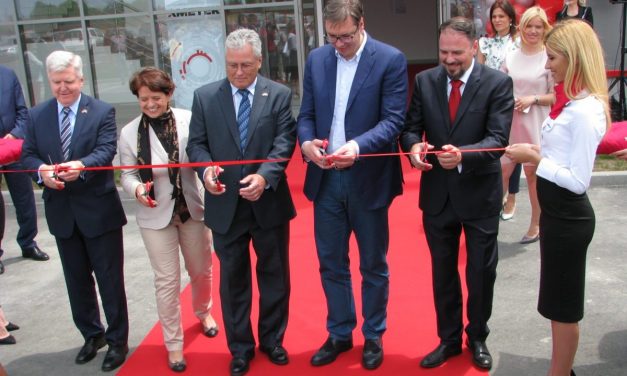 Vučić új üzemet adott át Szabadkán (FRISSÍTVE)