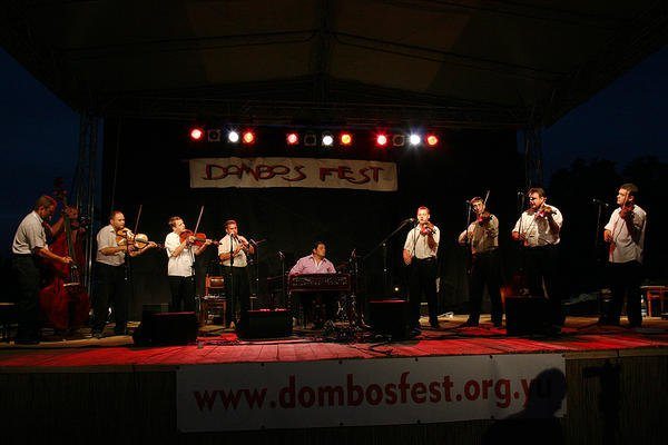 <span class="entry-title-primary">A Juhász zenekar koncertje</span> <span class="entry-subtitle">Kishegyes, Dombos Wine Club, június 23. – Kezdés: 20.00</span>