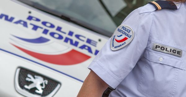 Őrizetbe vettek egy férfit Franciaországban, aki egy mecset előtti tömegbe akart hajtani