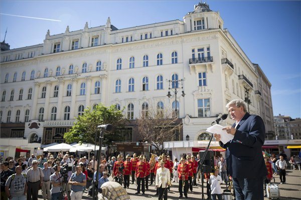 <span class="entry-title-primary">„Európa kultúrája a miénk, és a mi kultúránk Európáé“</span> <span class="entry-subtitle">Megnyílt a 88. Ünnepi Könyvhét</span>