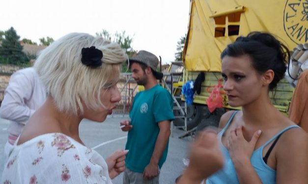 A Tanyaszínház Pecellón