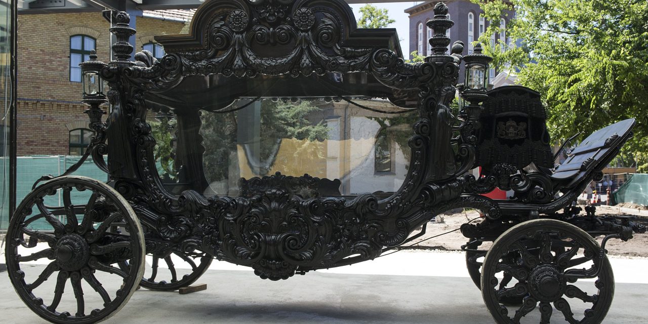 Apponyi Albert gróf restaurált gyászhintója