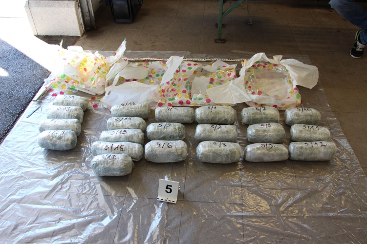 Röszkénél próbált meg marihuánát csempészni Magyarországra