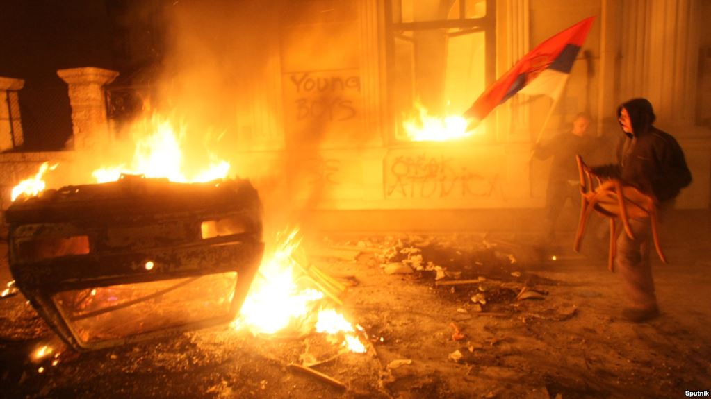 Saša Janković: Mit csinált Vučić, amikor lángolt az amerikai nagykövetség épülete?