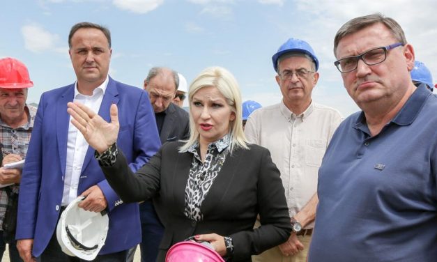 A miniszter növelné az autópályán a megengedett sebességet