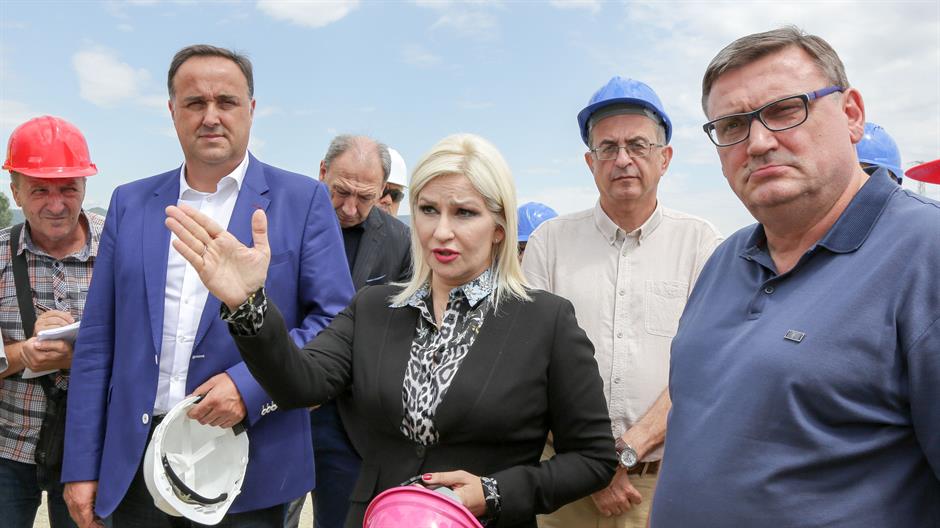 A miniszter növelné az autópályán a megengedett sebességet