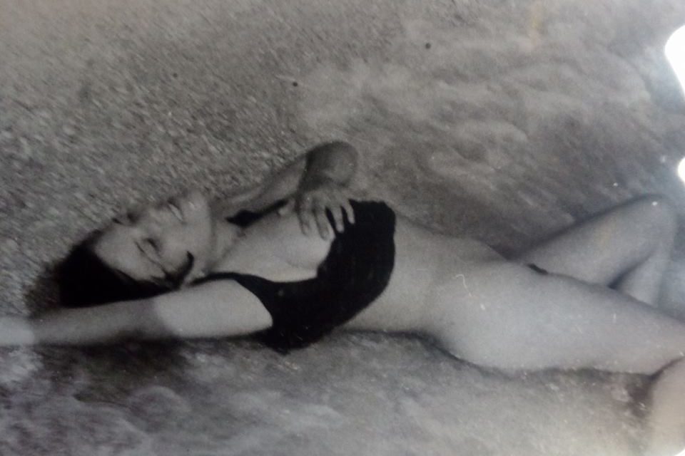 A színésznő meztelen