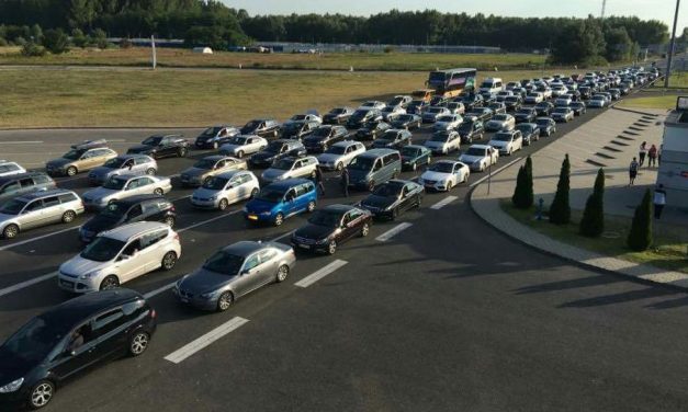 Végeláthatatlan sorok Röszkén