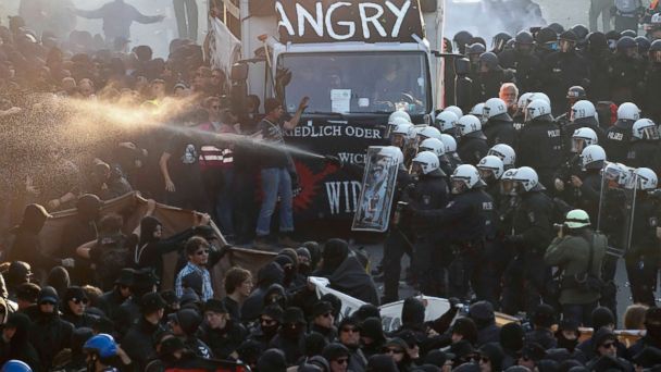 Lángok és káosz Hamburg utcáin