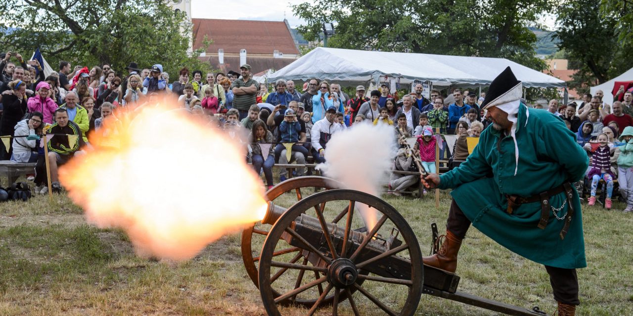 Ágyúdörgés Füleken