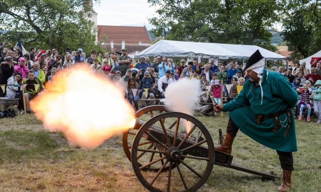 Ágyúdörgés Füleken