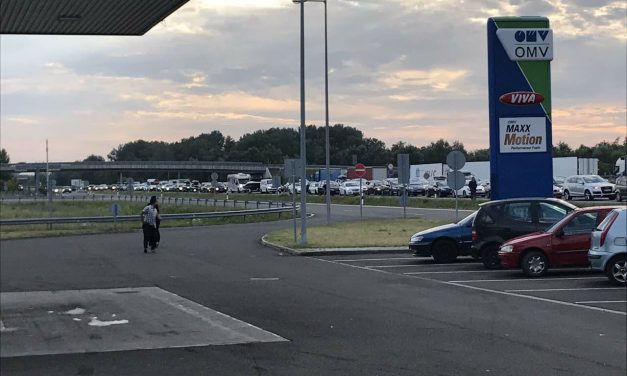 Teljes gőzzel beindult a nyári népvándorlás – több órát kell várni a határátkelőkön