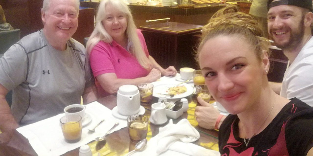 <span class="entry-title-primary">Hosszú Katinka és az utolsó reggeli</span> <span class="entry-subtitle">Apósa és anyósa visszatért Amerikába, az úszónő pedig már el is repült Moszkvába, az újabb versenyére</span>