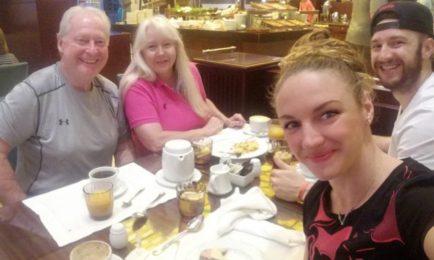 <span class="entry-title-primary">Hosszú Katinka és az utolsó reggeli</span> <span class="entry-subtitle">Apósa és anyósa visszatért Amerikába, az úszónő pedig már el is repült Moszkvába, az újabb versenyére</span>