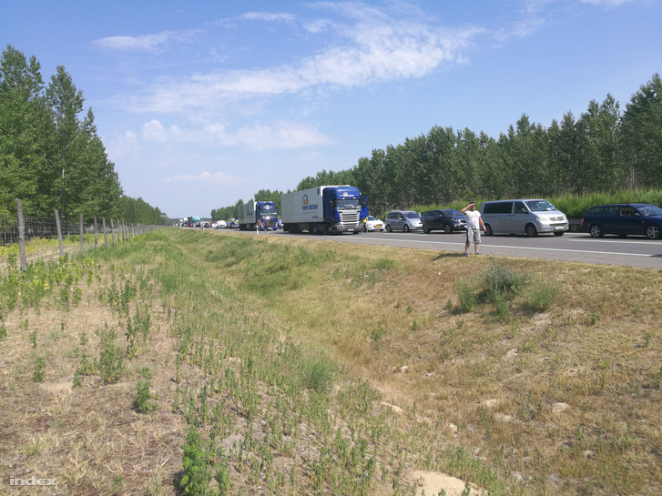 <span class="entry-title-primary">Baleset miatt bedugult a Röszke-Horgos határátkelő – FRISSÍTVE</span> <span class="entry-subtitle">Több baleset volt az M5-ös pályán a Budapest-Szeged vonalon, ami nehezítette a közlekedést</span>