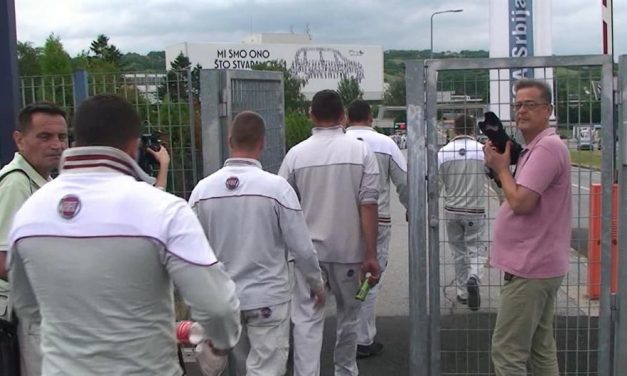 Forrongó munkásosztály: A Fiat radikálisabban tiltakozik, a Goša dolgozói éhségsztrájkolnak