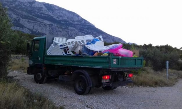 Makarskán harcolnak a strandon előre lefoglalt helyek ellen