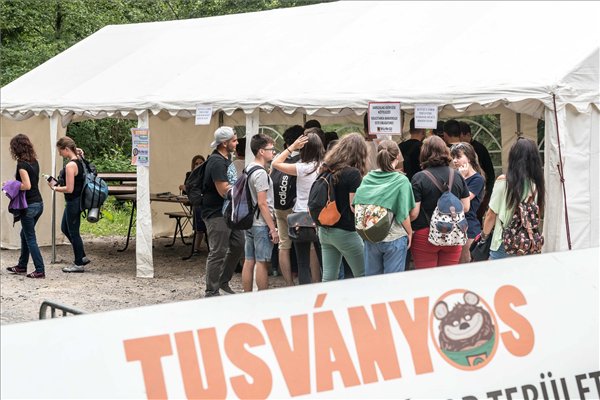 <span class="entry-title-primary">Pásztor István: Nem kockázati tényező a vajdasági magyarság</span> <span class="entry-subtitle">A kisebbségi jogérvényesítés tapasztalatait összegezték külhoni magyar pártvezetők Tusványoson - Szó esett a gazdaságfejlesztési programról is</span>