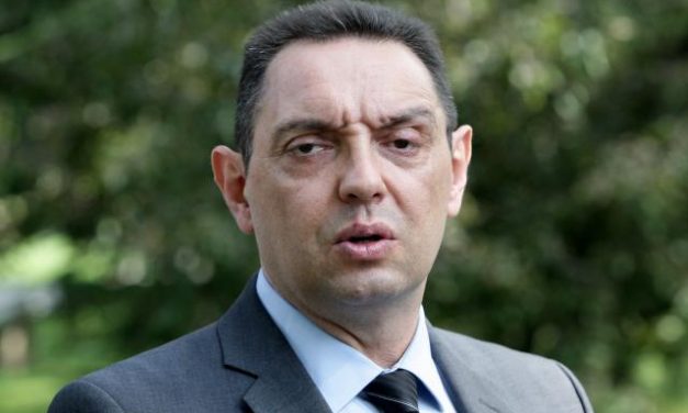 Vulin a hadkötelezettség visszaállításáról: Összetett téma