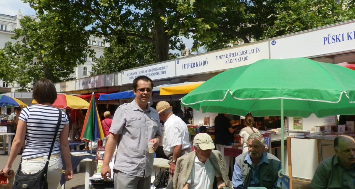 <span class="entry-title-primary">Szigeti históriák (2012/6)</span> <span class="entry-subtitle">Ezeregy fesztiváléj legszebb meséi – A 20. Sziget Fesztivál esztendeje volt ez, és tavasszal indította el a budapesti Szubjektív Értékek Alapítvány a Perspektívák című honlapját, amely a nagy nyári rendezvényekkel összefüggésben is keresete a kapcsolódási pontokat a határon túli magyarsággal</span>