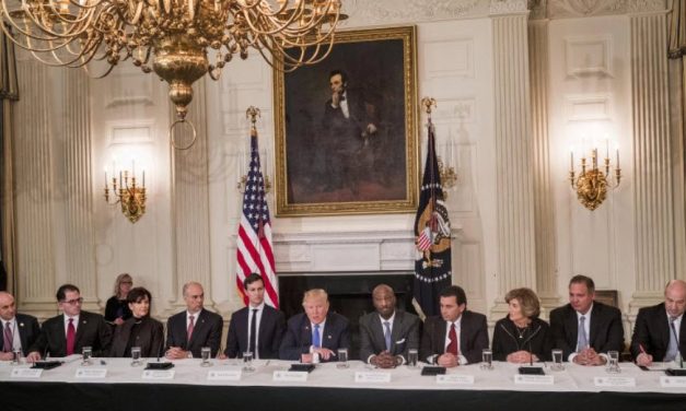 Tanácsadók hagyták ott Trumpot