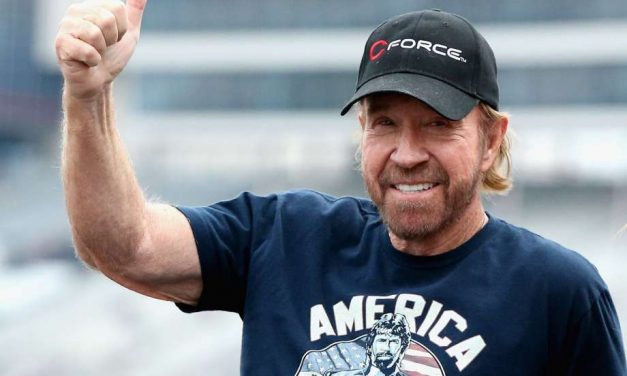 Chuck Norris 45 percen belül két szívinfarktust élt át