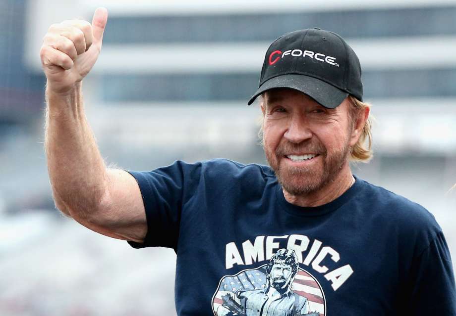 Chuck Norris 45 percen belül két szívinfarktust élt át