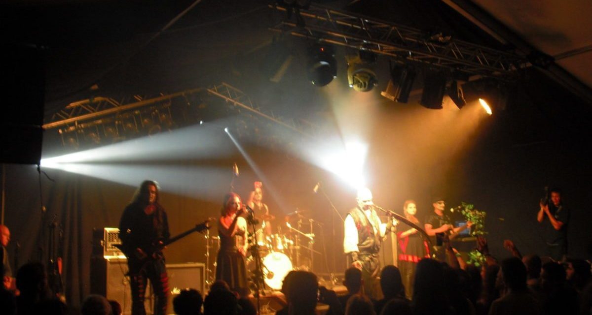 Forróság, nemes fémzene, sör (II.)