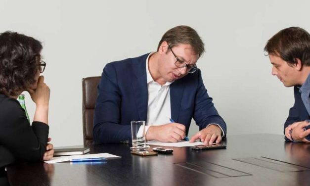 <span class="entry-title-primary">„Csak a szamarak nem változnak”</span> <span class="entry-subtitle">Vučić a svájci Blickben: Akkor sem enged a Koszovóról szóló össznépi vitából, ha arra a szerbség még nem áll készen</span>