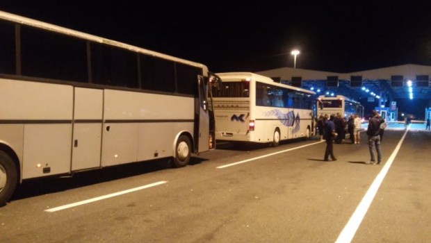 <span class="entry-title-primary">A magyar határőrök akár tíz órán át is visszatartják a buszokat a határon</span> <span class="entry-subtitle">A korrupt határőrök letartóztatása lassítja az átkelést?</span>