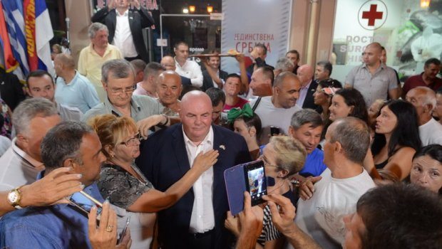 Palma találomra osztja a pénzt a rászorulóknak