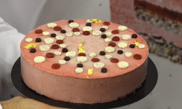 Bemutatták Magyarország cukormentes tortáját